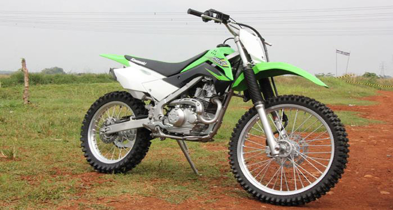 स्टंटमैन के लिए कुछ खास है Kawasaki KLX140G