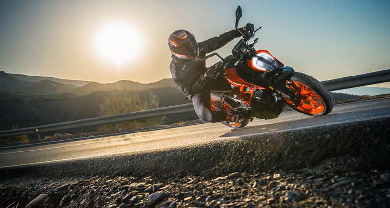 देखें 2017-KTM Duke 390 की स्पीड और पावर, पढें पूरा रिव्यू