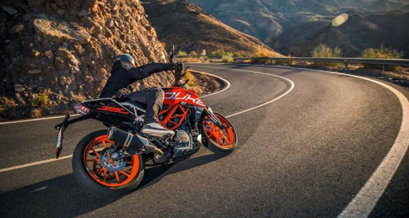 देखें 2017-KTM Duke 390 की स्पीड और पावर, पढें पूरा रिव्यू