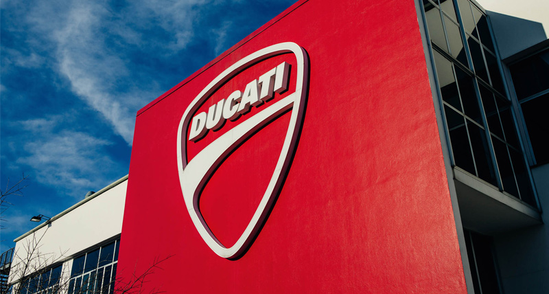 BAJAJ के शोरूम पर दिख सकती है DUCATI की बाइक्स