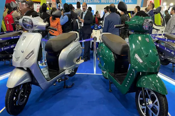 AUTO EXPO 2025: गोदावरी इलेक्ट्रिक मोटर्स ने पेश किए दो नए EV स्कूटर