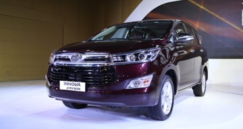 Toyota Innova Crysta Petrol 3 वेरिएंट में आएगी, बुकिंग शुरू