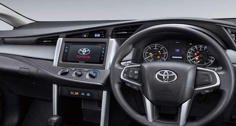 Toyota Innova Crysta Petrol 3 वेरिएंट में आएगी, बुकिंग शुरू